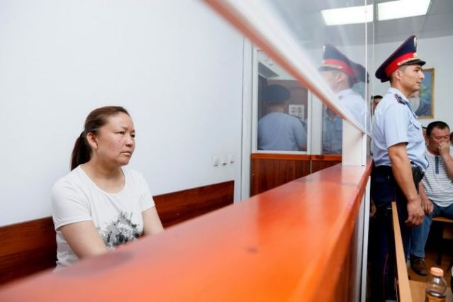 新疆、カザフ人2500人収容中　再教育施設元職員が法廷で暴露